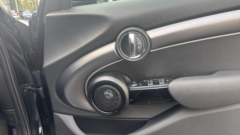 MINI Hatchback 1.5 Cooper Exclusive 5dr Auto Petrol Hatchback